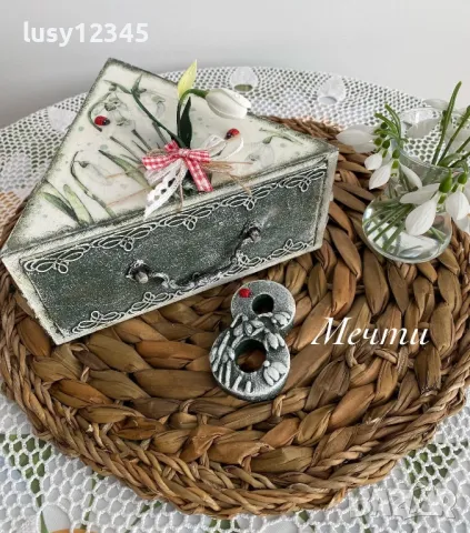 Триъгълна кутия-Пролетни кокичета!, снимка 2 - Декорация за дома - 44458439