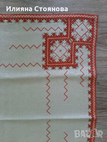 Ръчно бродирано каре за маса , снимка 2 - Декорация за дома - 28784285