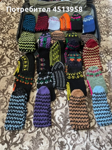 Ръчно плетени терлици, снимка 3 - Дамски чорапи - 53373322