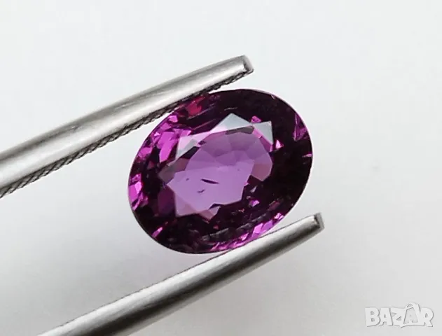 Рядък, изключително красив гранат с променлив цвят 1.30кт.! Сертифициран! Нов!, снимка 6 - Други - 50437860