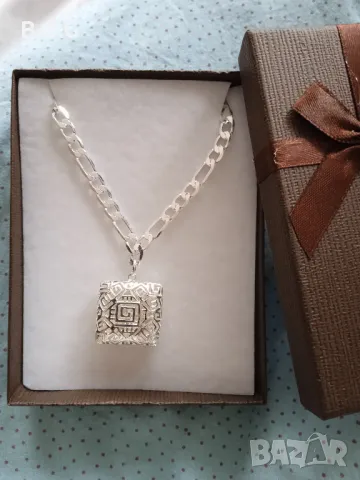 Нов, масивен сребърен ланец с квадратна висулка филигран. В подаръчна кутия.