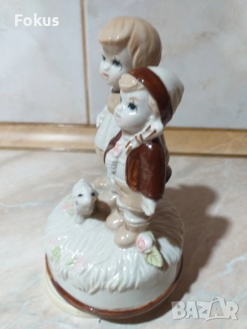Страхотна красива статуетка момче и момиче - свиреща, снимка 5 - Антикварни и старинни предмети - 53356109