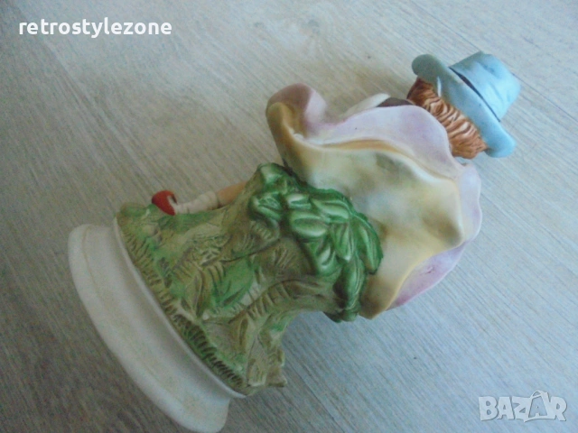 № 8429 Винтидж порцеланова фигурка – Момиче с цветя, снимка 4 - Други ценни предмети - 53025691