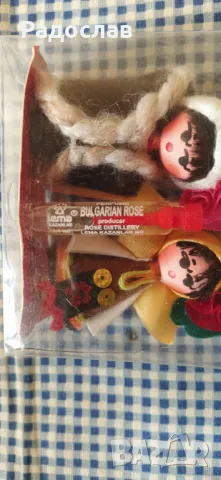 двойка кукли с фиолка, снимка 3 - Български сувенири - 47740802