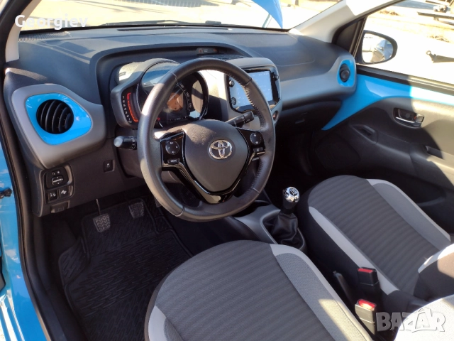 Тойота само на...13 600км!, снимка 6 - Автомобили и джипове - 52733471