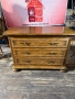 Продавам Красив Скрин от Масивно Дърво, снимка 1