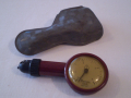 Манометър за Налягане Becas GDR бакелит , снимка 1 - Антикварни и старинни предмети - 36561674