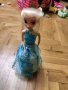 Пееща подвижна кукла Елза (Frozen), снимка 1 - Кукли - 43368728