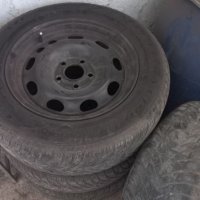 Зимни гуми с джанти, снимка 1 - Гуми и джанти - 36714567