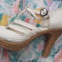 Разкошни български бели обувки на ток с каишка, снимка 1 - Дамски обувки на ток - 37053425