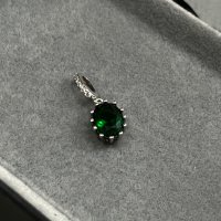 Сребърна висулка със зелен камък , снимка 1 - Колиета, медальони, синджири - 43840173