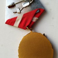Орден НРБ за социалистически труд, снимка 3 - Антикварни и старинни предмети - 33147469