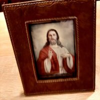 Настолна кожена рамка със снимка на Исус Христостос, снимка 2 - Икони - 37884338
