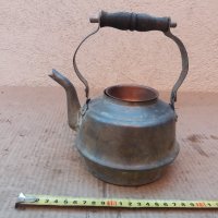 масивен бронзов чайник , снимка 1 - Антикварни и старинни предмети - 37647425