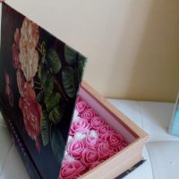 Налична кутия книга с години с рози декорация +авторска картина +картичка , снимка 3 - Декорация за дома - 36911125