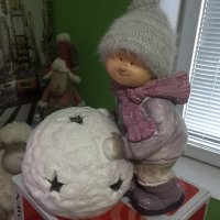 Голяма фигура момченце със снежна топка , снимка 1 - Декорация за дома - 33578801