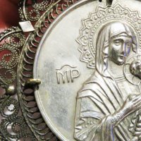 Възрожденска Сребърна икона, амулет, накит, медальон с Богородица, Дева Мария - Панагия 70 мм - Бого, снимка 4 - Колиета, медальони, синджири - 35585086
