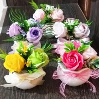 ‼️НОВО‼️За празника на жената зарадвайте дамите с керамична кашпа със сапунени цветя, снимка 2 - Подаръци за жени - 43985820