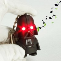 Светещ ключодържател със звук Dart Vader от Star Wars / Дарт Вейдър Междузвездни войни, снимка 1 - Други - 11144080