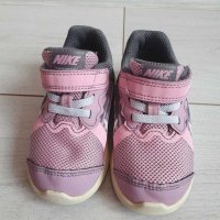 Детски маратонки Nike, снимка 4 - Детски маратонки - 37460680