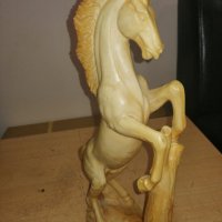 Продавам красива статуетка на кон,пластика, снимка 2 - Статуетки - 43847972