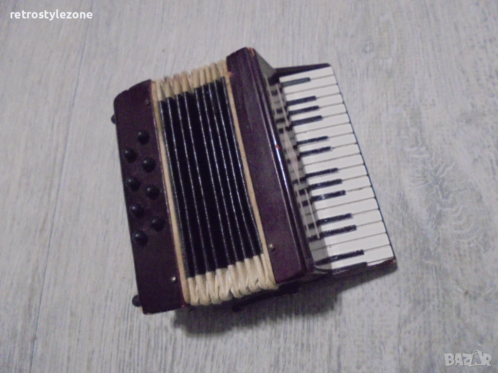 № 8441 Стар малък декоративен макет на акордеон – винтидж миниатюра  , снимка 1