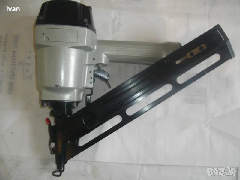 ПНЕВМАТИЧЕН ИНДУСТРИАЛЕН ТАКЕР ЗА ПИРОНИ РАЗМЕР 32-64мм 34 ГРАДУСА КАТО НОВ ГОЛЯМ С БЪРЗА СИСТЕМА, снимка 1