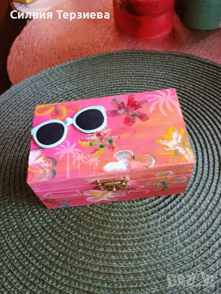 Ръчно изработена дървена кутия Paradise , снимка 1