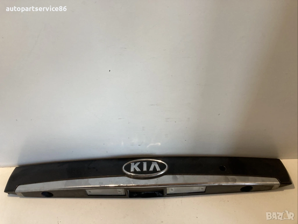 Лайсна за регистрационен номер на задния капак черна за KIA Carnival 2.9 CRDi (2006–2012), снимка 1