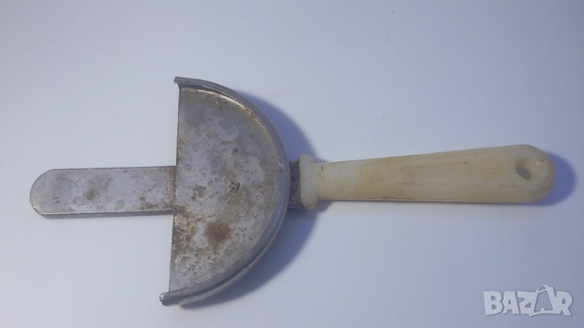 Ретро отварачка за буркани с жълтеникава пластмасова дръжка, снимка 1