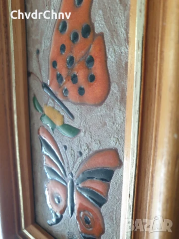 Малка авторска керамична картина с емайл/пеперуди/дървена рамка 20х12см, снимка 7 - Картини - 51357720
