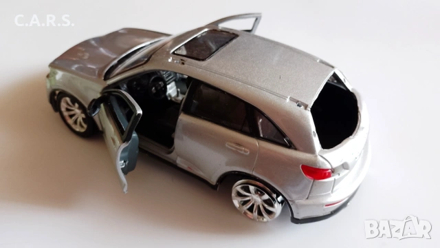 2005 Infinity FX45 Maisto - Мащаб 1:24, снимка 3 - Колекции - 53521832