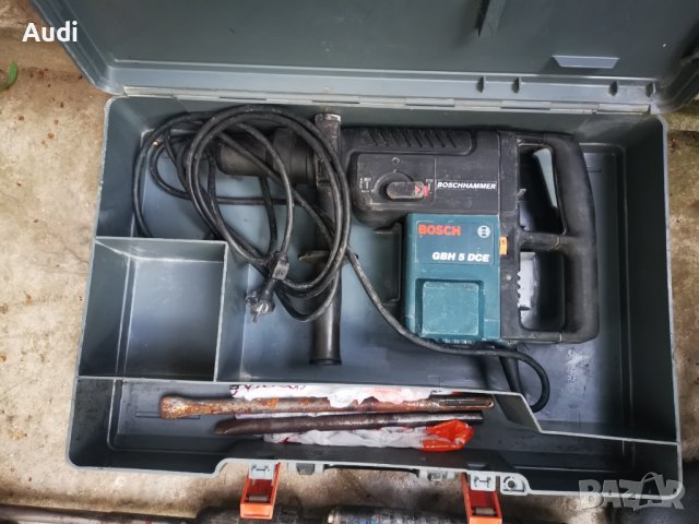 Продавам големи къртачи BOSCH  Къртач Bosch GBH 5 DCE 1100W комплект с куфар и две шила Цена 400лв. , снимка 2 - Бормашини - 36785802