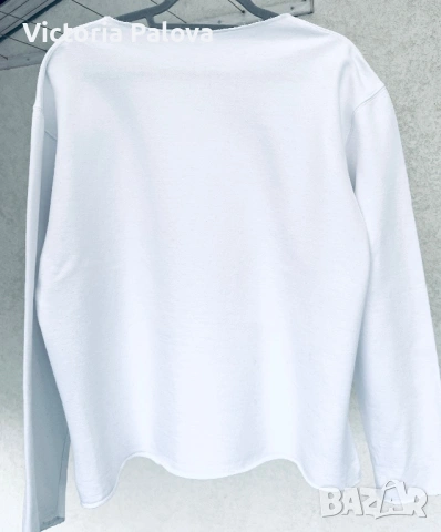 Бял суитшърт с кенгуру джоб и raw edges , снимка 4 - Блузи с дълъг ръкав и пуловери - 53397367