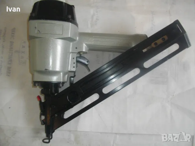 ПНЕВМАТИЧЕН ИНДУСТРИАЛЕН ТАКЕР ЗА ПИРОНИ РАЗМЕР 32-64мм 34 ГРАДУСА КАТО НОВ ГОЛЯМ С БЪРЗА СИСТЕМА