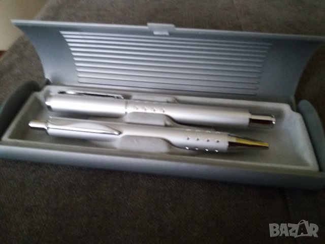 Комплект луксозни писалка с химикалка метални в кутия , снимка 2 - Ученически пособия, канцеларски материали - 32699865