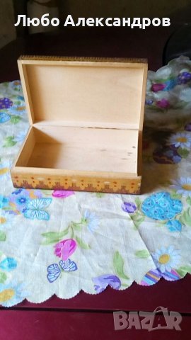Стара дървена гравирана кутия., снимка 3 - Колекции - 38260613