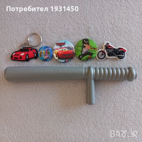значки кчючодържатели и палка милиционерска
