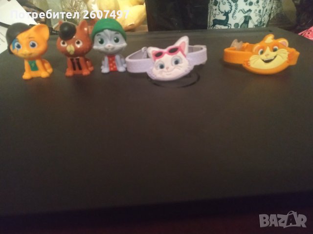 Фигурки от 44 котки 