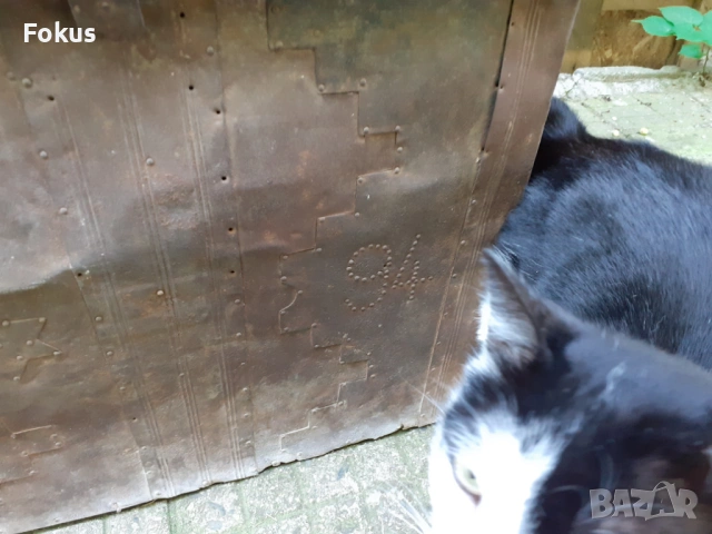 Автентичен стар възрожденски сандък за чеиз с метален обков, снимка 5 - Антикварни и старинни предмети - 53478278