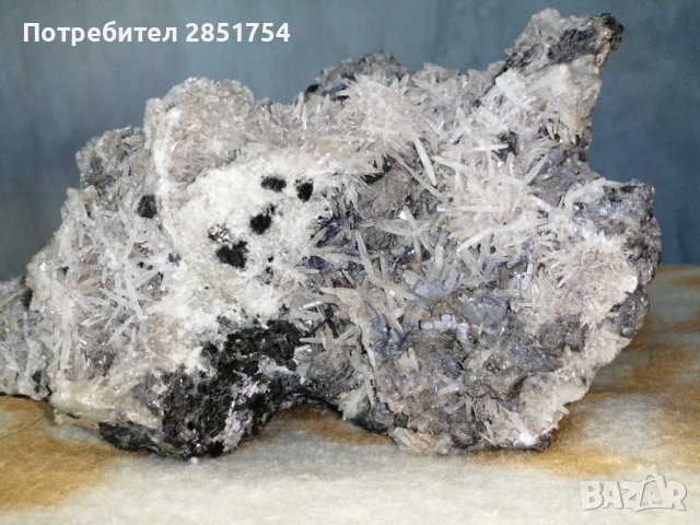 Голям къс руда кварц, пирит, галенит с тегло от 5.300kg. 