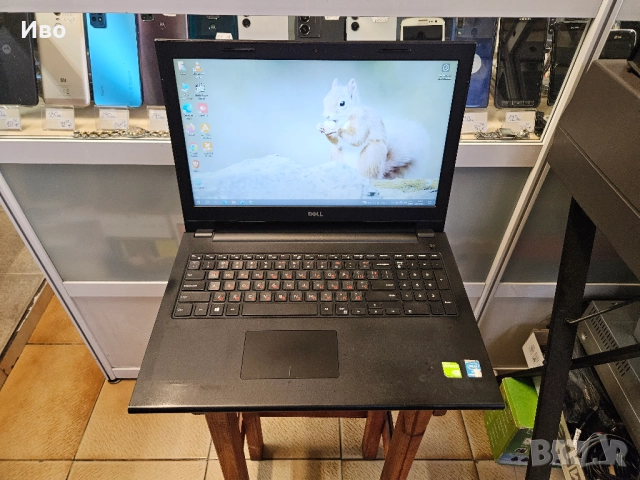 15,6" лаптоп DELL Inspirion 15 Има зарядно. Батерията държи. RAM 8GB SSD 128GB С Windows 10 Pro Преи