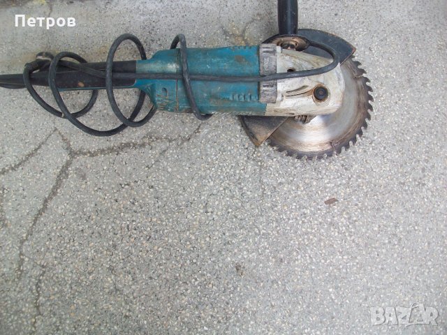 Продавам Ъглошлайф Makita GA9020 /2200 W, 230 мм./, снимка 4 - Други инструменти - 27914692