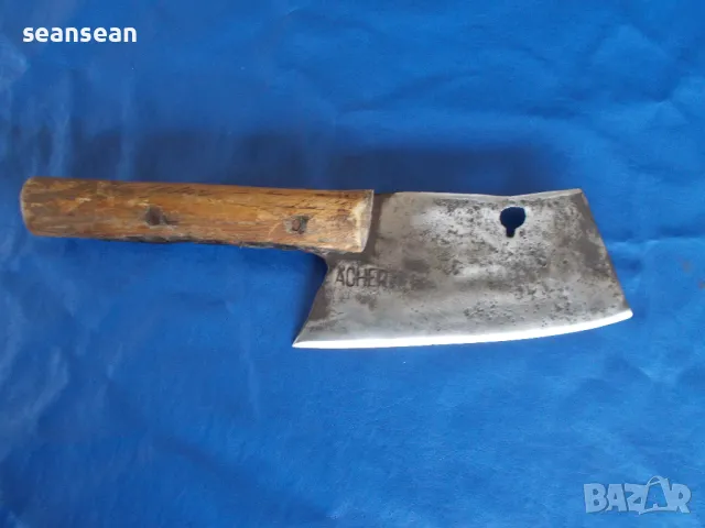 Огромен стар кован сатър