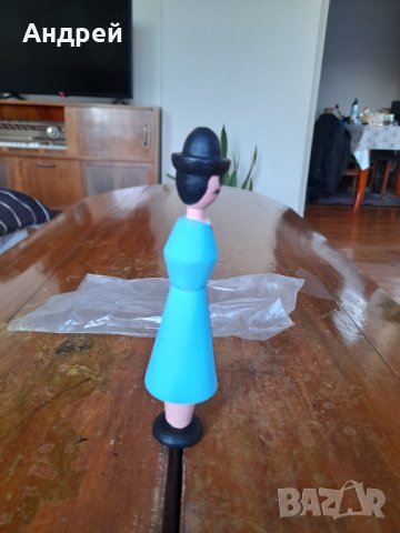 Стара фолклорна фигурка Бга Балкан с масло Българска роза, снимка 3 - Колекции - 43674479