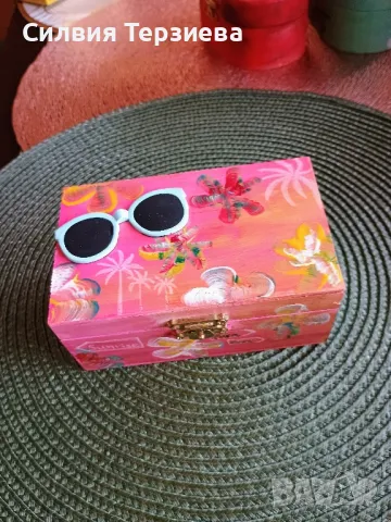 Ръчно изработена дървена кутия Paradise , снимка 1