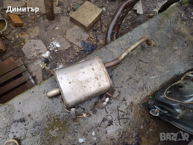 Гърне Задно За Нисан Примера Седан 1991г / Nissan Primera Sedan 1991y