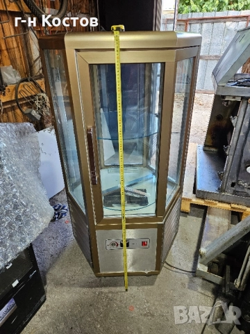 Хладилна Витрина за Торти и сладкарски изделия въртяща се шестоъгълна , снимка 2 - Хладилни витрини и фризери - 51858753