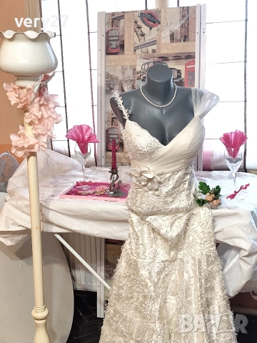 сватбена рокля