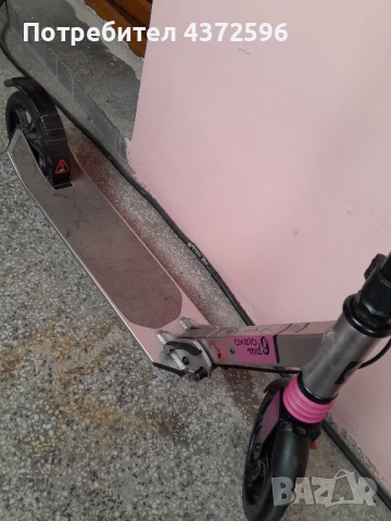 Тротинетка Oxelo Mid 9 в отлично състояние, снимка 3 - Скейтборд, ховърборд, уейвборд - 52107818